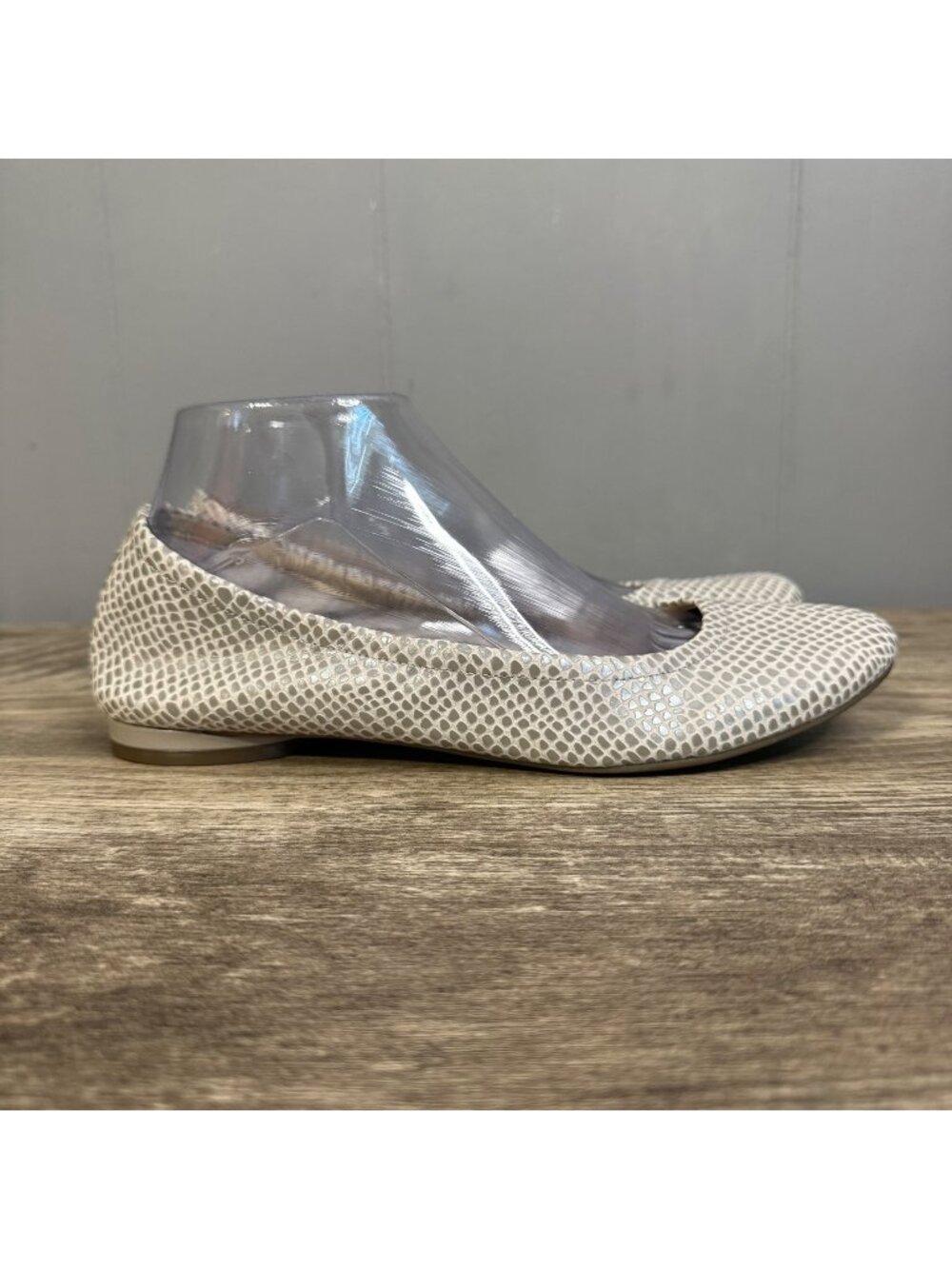 Vionic Ballet Flat Alexa Leather Lizard Aluminum Gray Sz 9 EUC